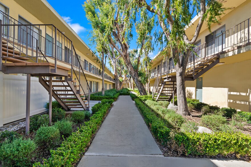 More Photos Of 16867 Kingsbury St, Granada Hills Apartments For Sale