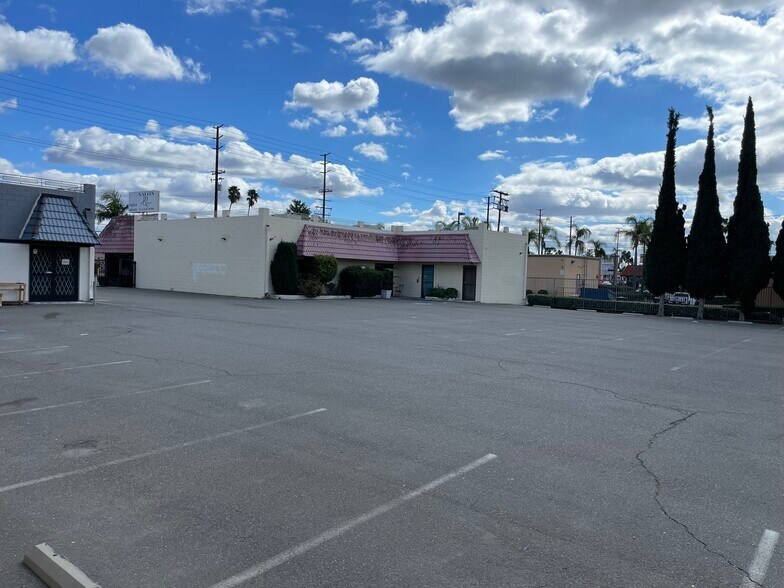 More Photos Of 1012-1016 N Tustin St, Orange Freestanding For Sale
