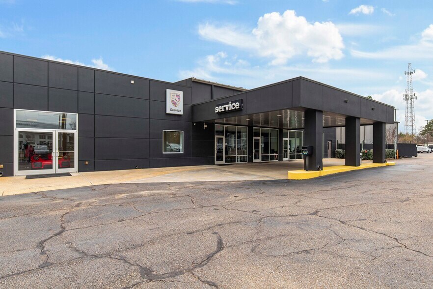 More Photos Of 5385 N I 55 St, Jackson Auto Dealership For Sale