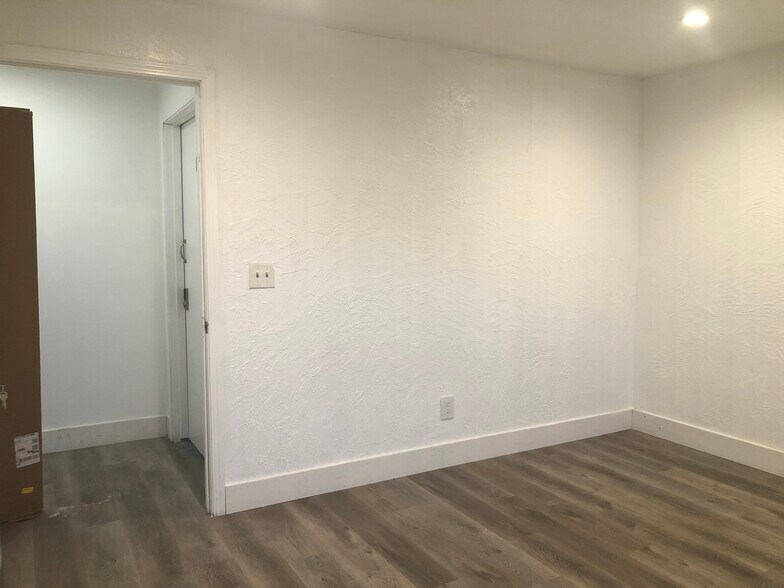 More Photos Of 633 W State St, Ontario Warehouse For Lease