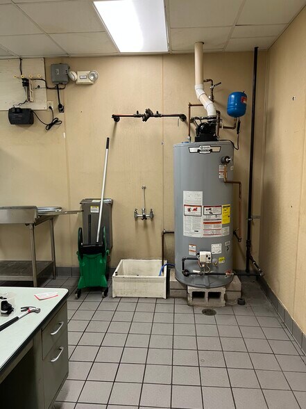 More Photos Of 798 W Us Highway 60, Monett Storefront For Sale