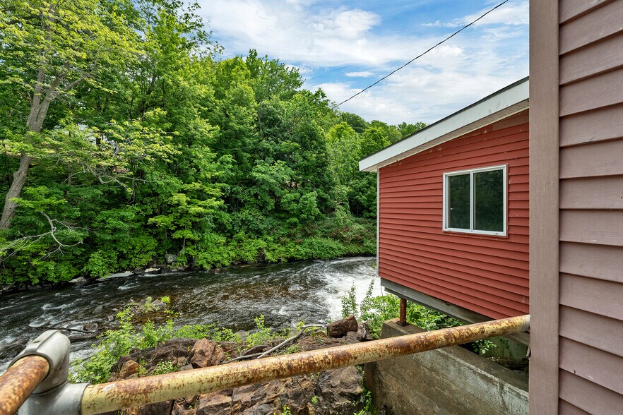 More Photos Of 22 Main St, Ashland Warehouse For Sale