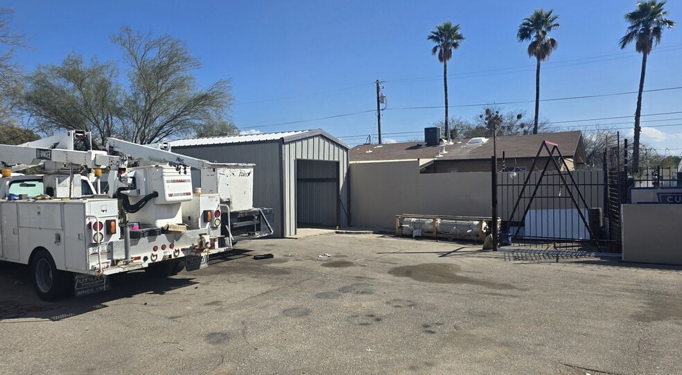 More Photos Of 1312 W Roger Rd, Tucson Bar For Sale