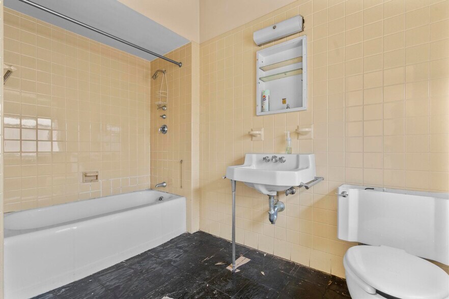 More Photos Of 19 Goodwill Ave, Meriden Specialty For Sale