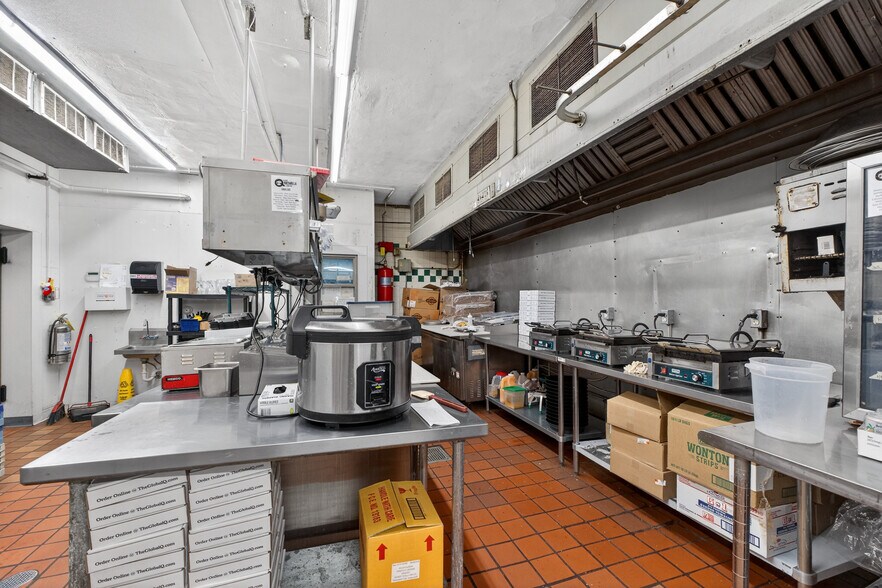 More Photos Of 8713 Gravois Rd, Saint Louis Restaurant For Lease