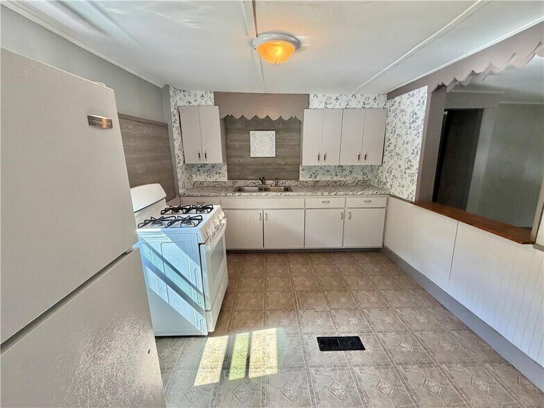 More Photos Of 35 Eaton Ave, Norwich Apartments For Sale