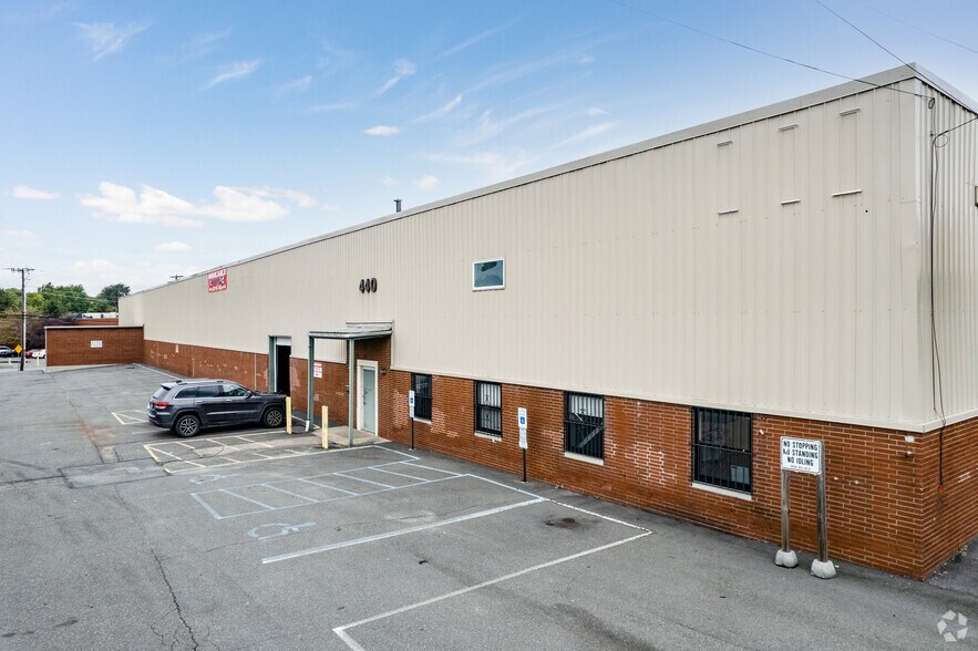 More Photos Of 440 Allwood Rd, Clifton Warehouse For Lease