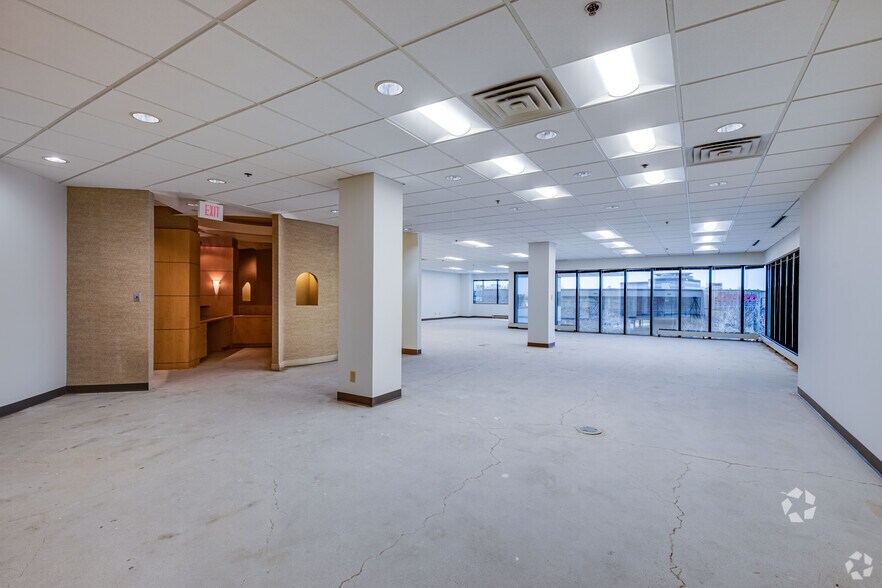 More Photos Of 1300 NE Godward St, Minneapolis Office For Lease