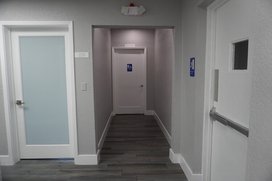 More Photos Of 2520-2650 N University Dr, Sunrise Unknown For Lease