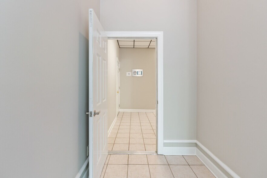 More Photos Of 3240 Office Pointe Pl, Louisville Coworking Space