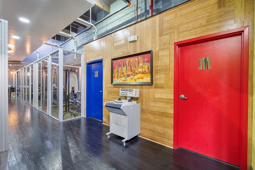More Photos Of 11251 NW 20th St, Miami Showroom For Lease