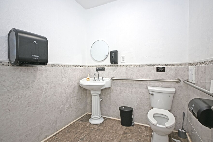 More Photos Of S 2162 S WW White Rd, San Antonio Restaurant For Sale