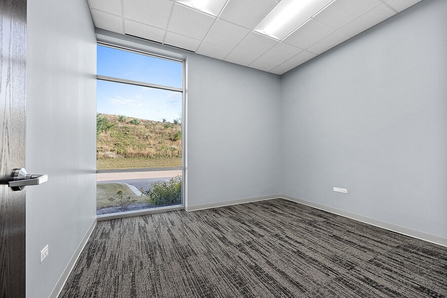 More Photos Of 8701 W 53rd St, McCook Industrial For Sale