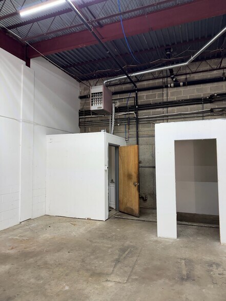 More Photos Of 141 Industrial Loop, Staten Island Warehouse For Lease