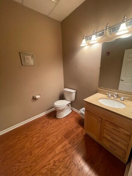 More Photos Of 27 Gary St, Carnegie Light Distribution For Lease