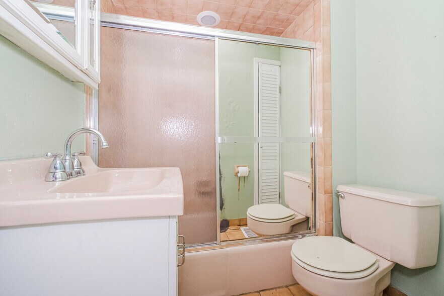 More Photos Of 20 N Main St, Marlboro Office For Sale