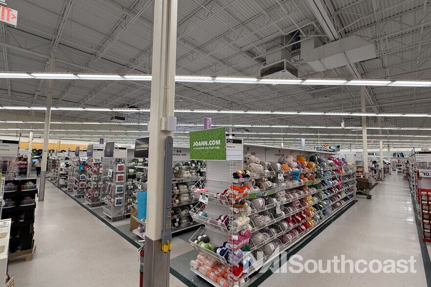 More Photos Of 3471-3631 NW Federal Hwy, Jensen Beach Storefront For Lease