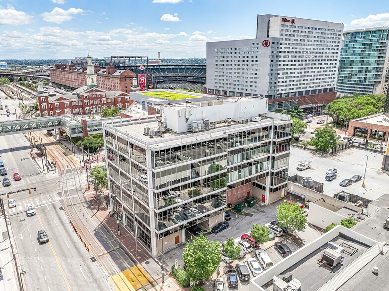 More Photos Of 300 W Pratt St, Baltimore Office For Sale