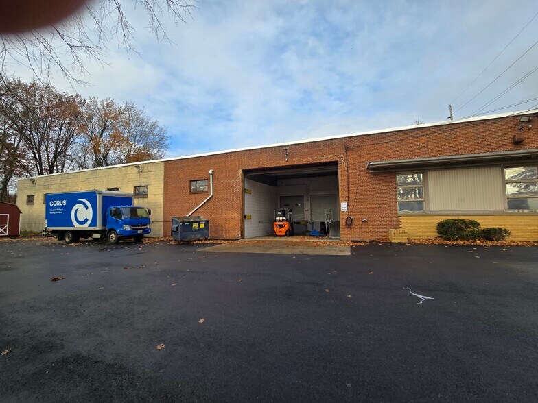 More Photos Of 11 Brown Ave, Springfield Manufacturing For Lease