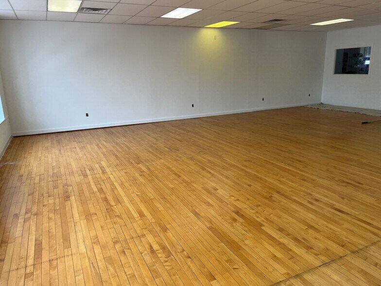 More Photos Of 61 Main St, Norwalk Storefront Retail Office For Lease