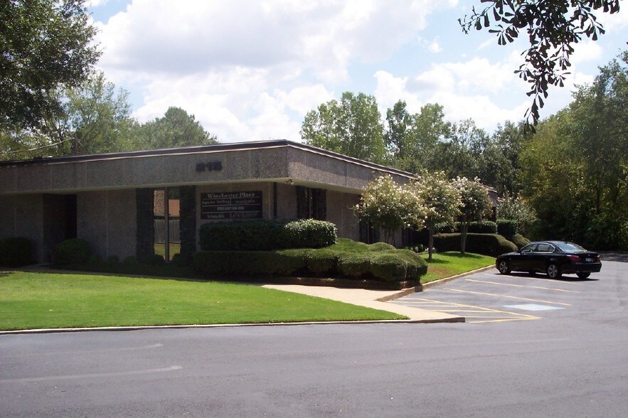 More Photos Of 211-215 Winchester Dr, Tyler Office For Lease