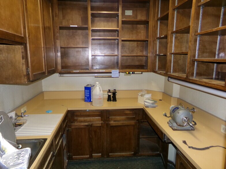 More Photos Of 602 E Caroline St, Carson City Medical For Sale