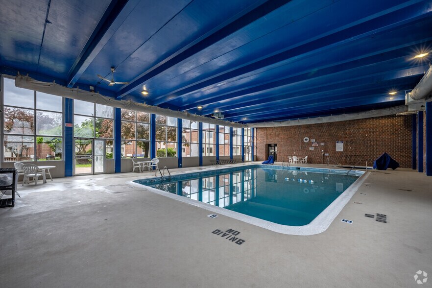 More Photos Of 101 Sky Harbour Dr, La Crosse Hotel For Sale