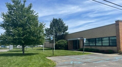 More Photos Of 60 Webro Rd, Clifton Warehouse For Lease