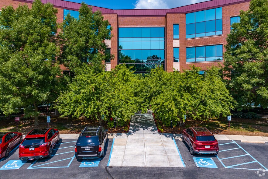 More Photos Of 1200 N Mayfair Rd, Wauwatosa Office For Lease