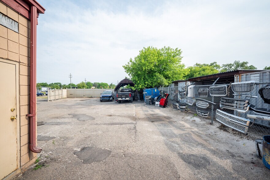 More Photos Of 20785 Orchard Lake Rd, Farmington Hills Warehouse For Sale