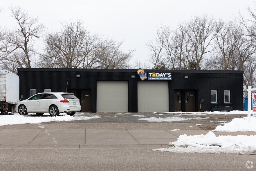 Primary Photo Of 102 Hamel Rd, Medina Flex For Sale