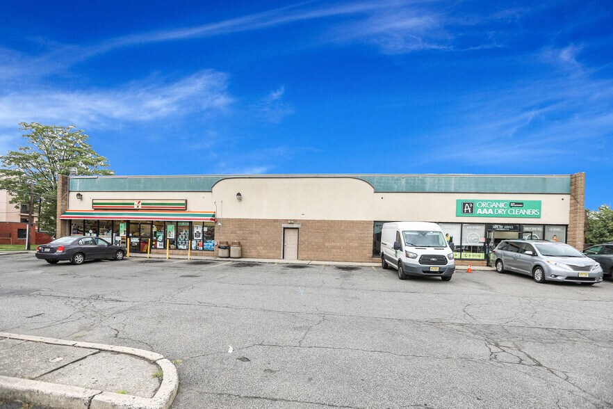 More Photos Of 281 State St, Hackensack Convenience Store For Lease