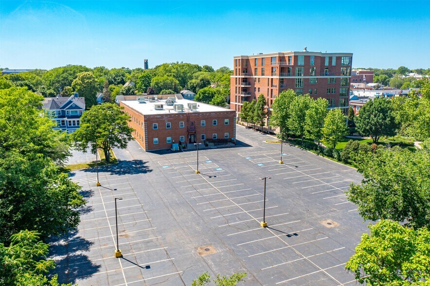 More Photos Of 552 S Washington St, Naperville Office For Lease
