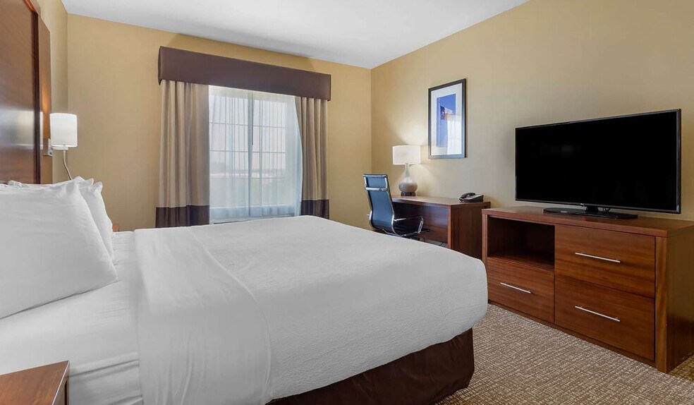 More Photos Of 320 Highway 146 N, Texas City Hotel For Sale