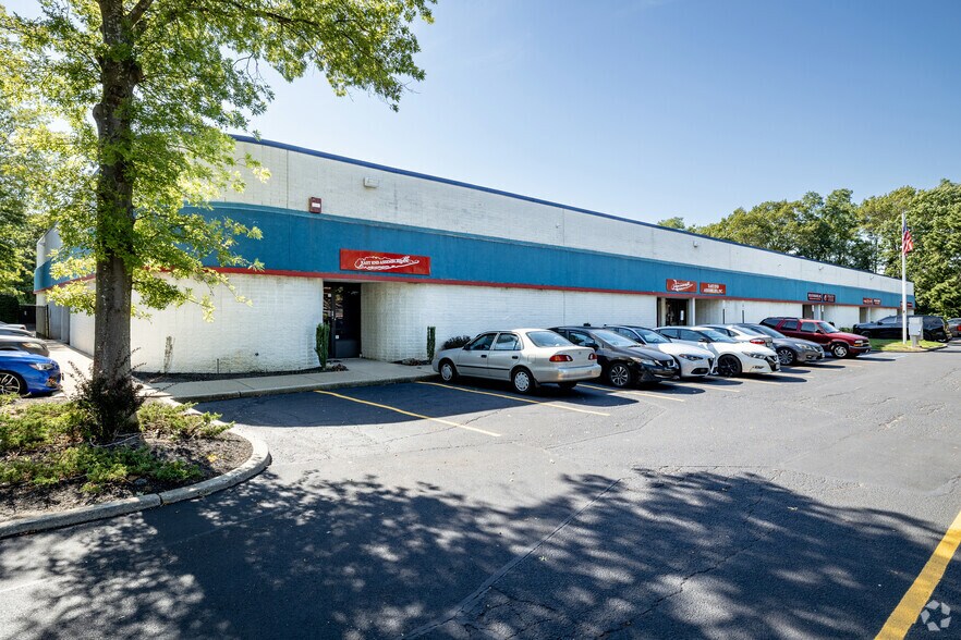 More Photos Of 2 Old Dock Rd, Yaphank Warehouse For Lease