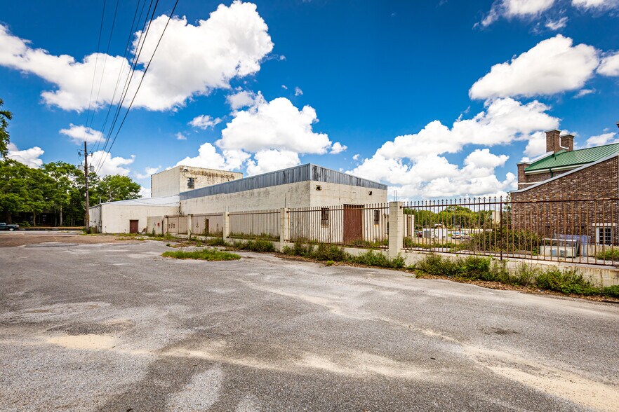 More Photos Of 4914 Main St, Moss Point Storefront For Sale