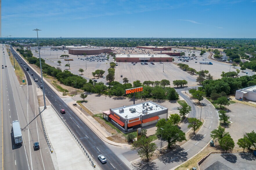 More Photos Of 8101 W I-40, Amarillo Restaurant For Lease