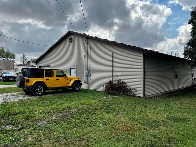 More Photos Of 1120 E Jackson St, Macomb Freestanding For Sale