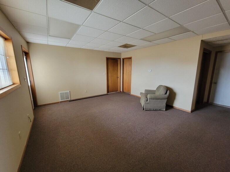 More Photos Of 1109 S Commerce Ave, Sioux Falls Industrial For Lease