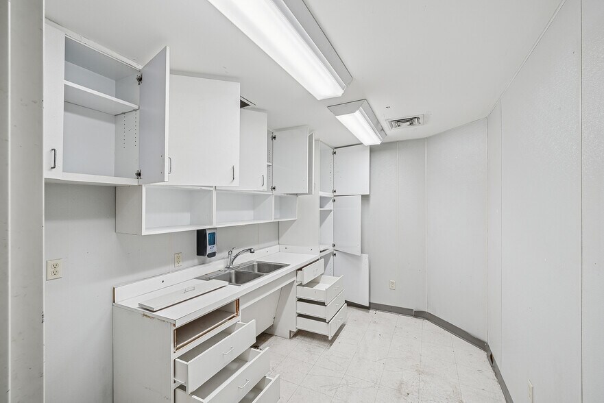 More Photos Of 119 W Marshall Ave, Longview Freestanding For Sale