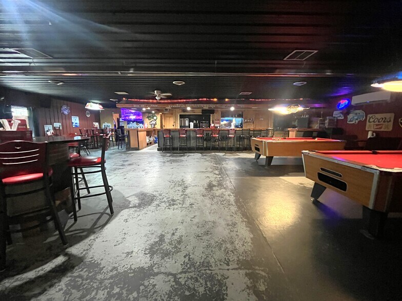 More Photos Of 219 Main St, Hale Flex For Sale