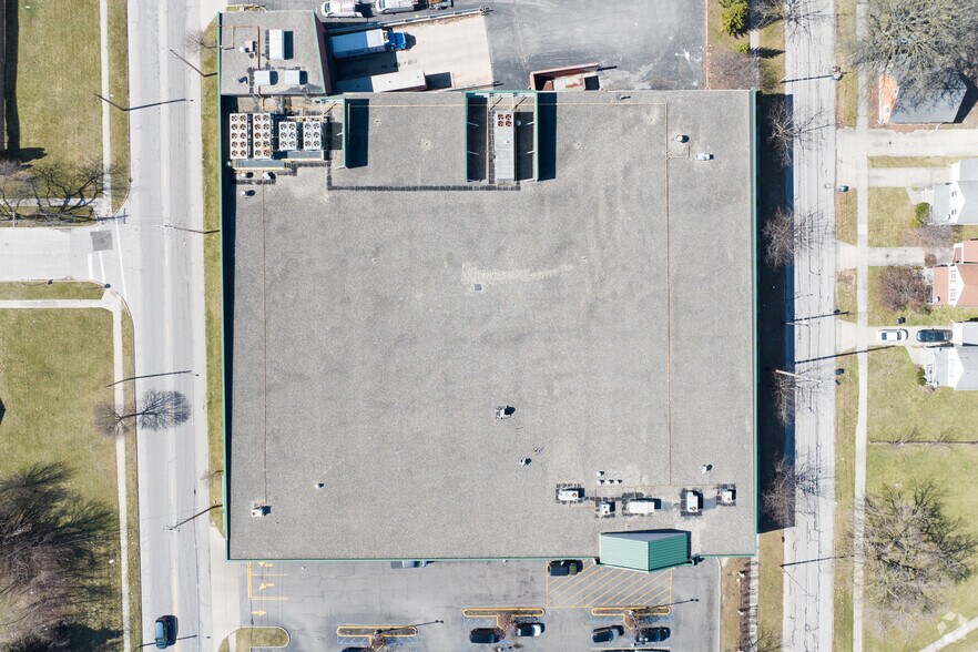 More Photos Of 1707 Cherry St, Toledo Supermarket For Lease