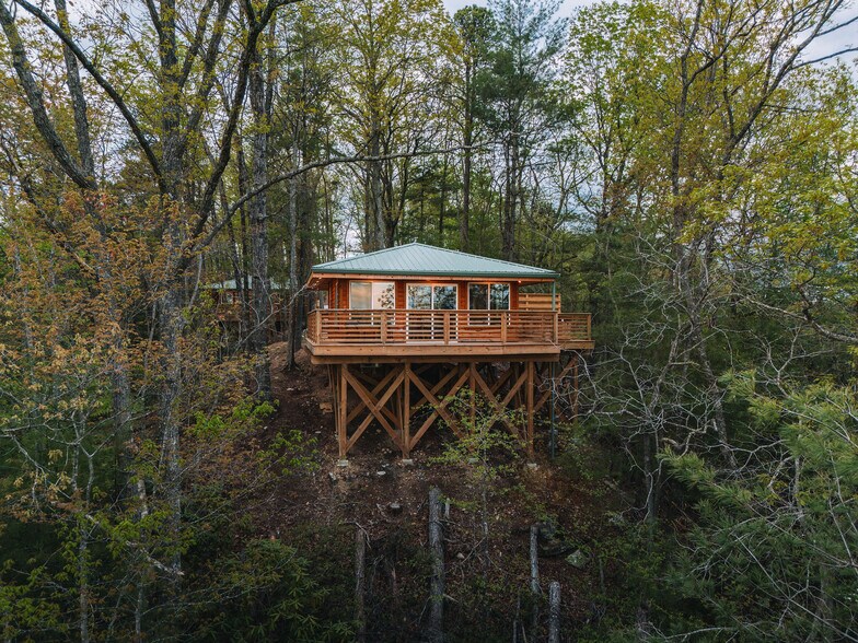 More Photos Of 250 Wood Thrush Lane, Rogers Specialty For Sale