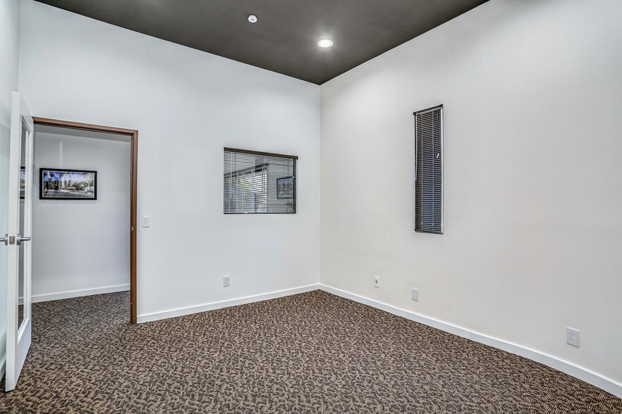 More Photos Of 750 E Tahquitz Canyon Way, Palm Springs Office For Lease