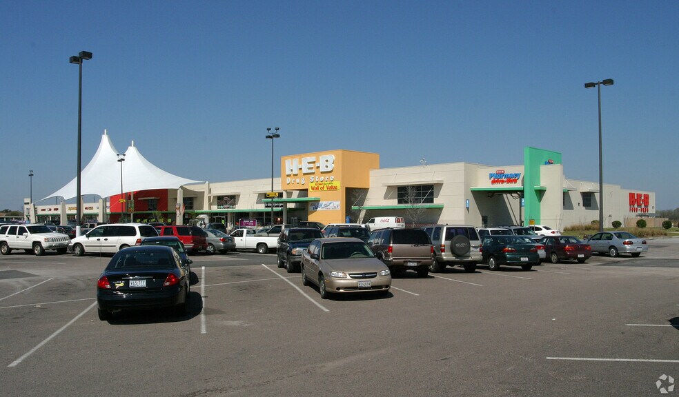 More Photos Of 10100 Beechnut St, Houston Freestanding For Lease