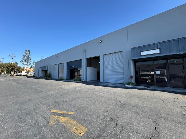 Primary Photo Of 1390 E Burnett St, Signal Hill Unknown For Lease