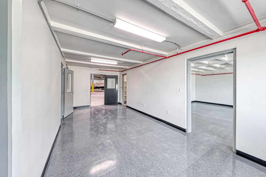 More Photos Of 190 S Fourth St, Henderson Unknown For Lease