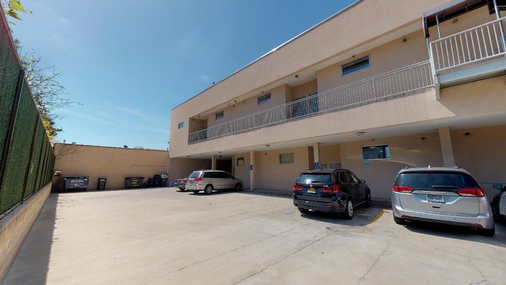 More Photos Of 6921 164th St, Fresh Meadows Medical For Lease