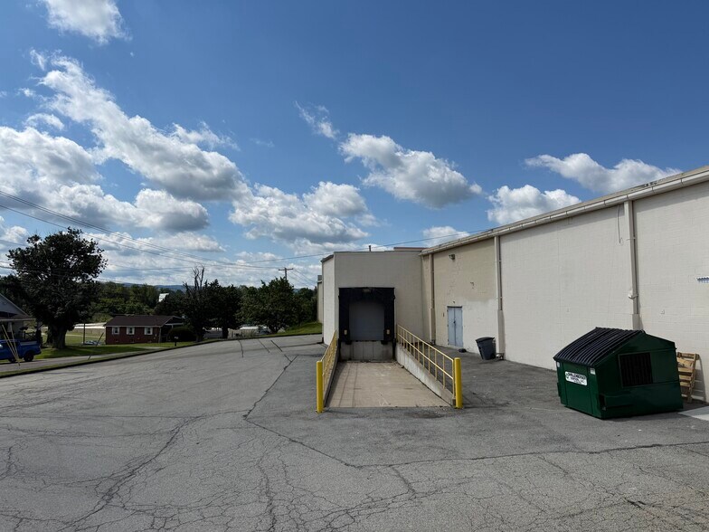 More Photos Of 100 Cross Roads Plz, Mount Pleasant Freestanding For Lease