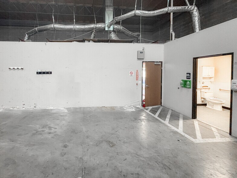 More Photos Of 4340 E Alexander Rd, Las Vegas Warehouse For Lease